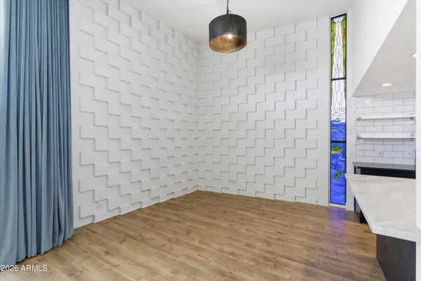 $465,000 | 334 West Medlock Drive, Unit C201, Phoenix, AZ 85013