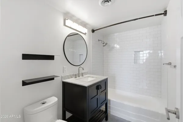 $465,000 | 334 West Medlock Drive, Unit C201, Phoenix, AZ 85013