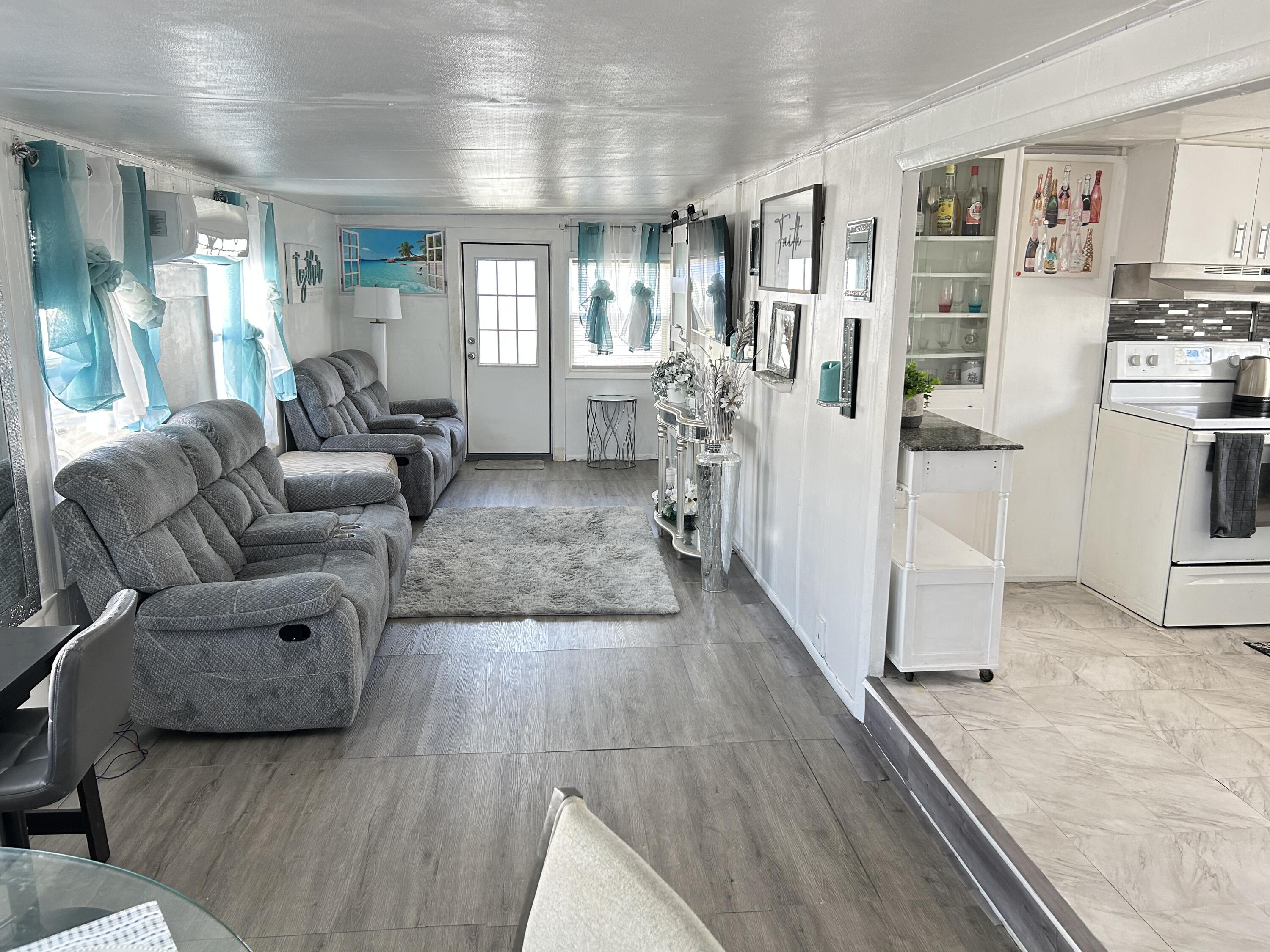 1325 South 33rd Road Hollywood, FL 33021 - Photo 5 of 27 IMG_2619