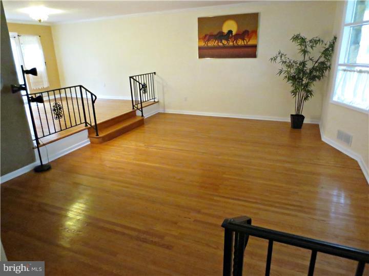 1263 Fleetwood Road Rydal, PA 19046 - Photo 7 of 24 Living Room