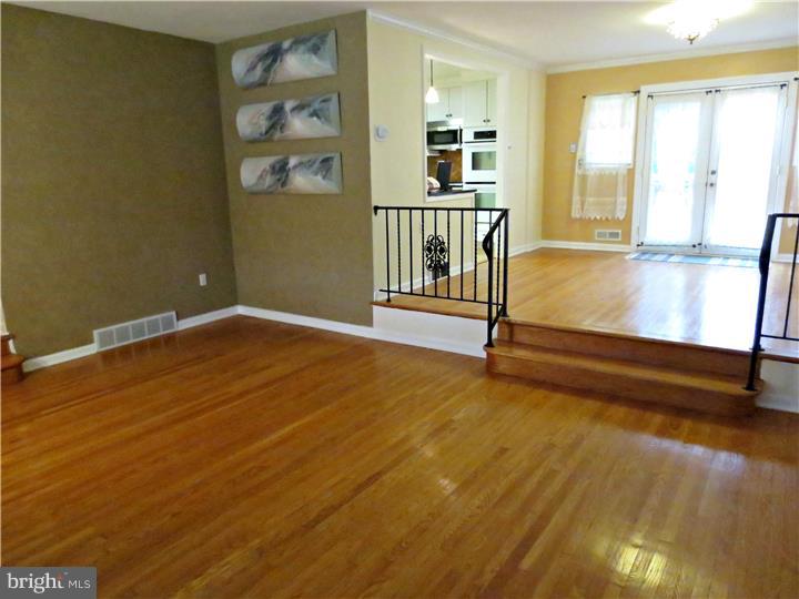 1263 Fleetwood Road Rydal, PA 19046 - Photo 8 of 24 Living Room