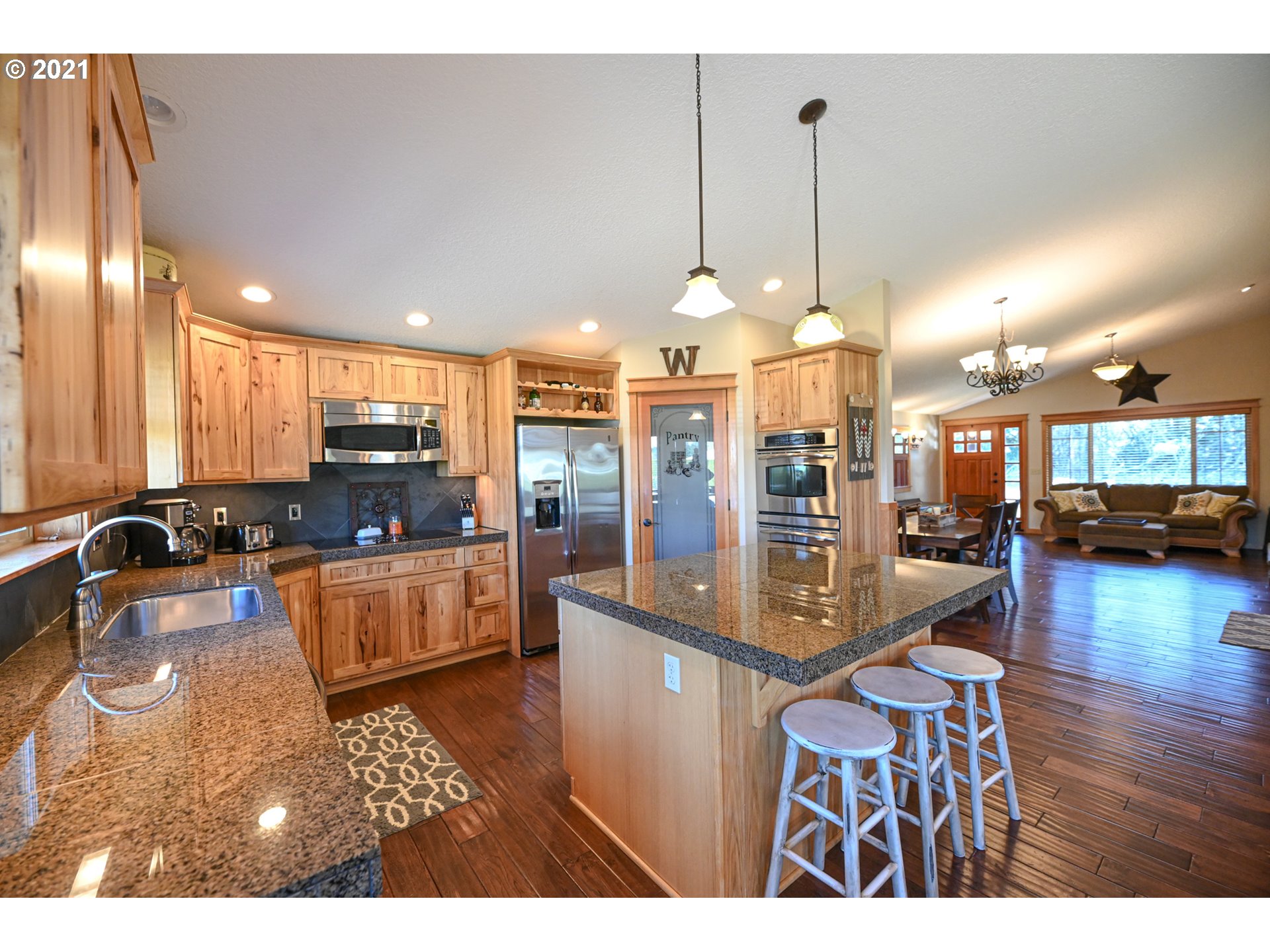 18570 South Waldow Road Oregon City, OR 97045 - Photo 6 of 32 Gallery Image 6