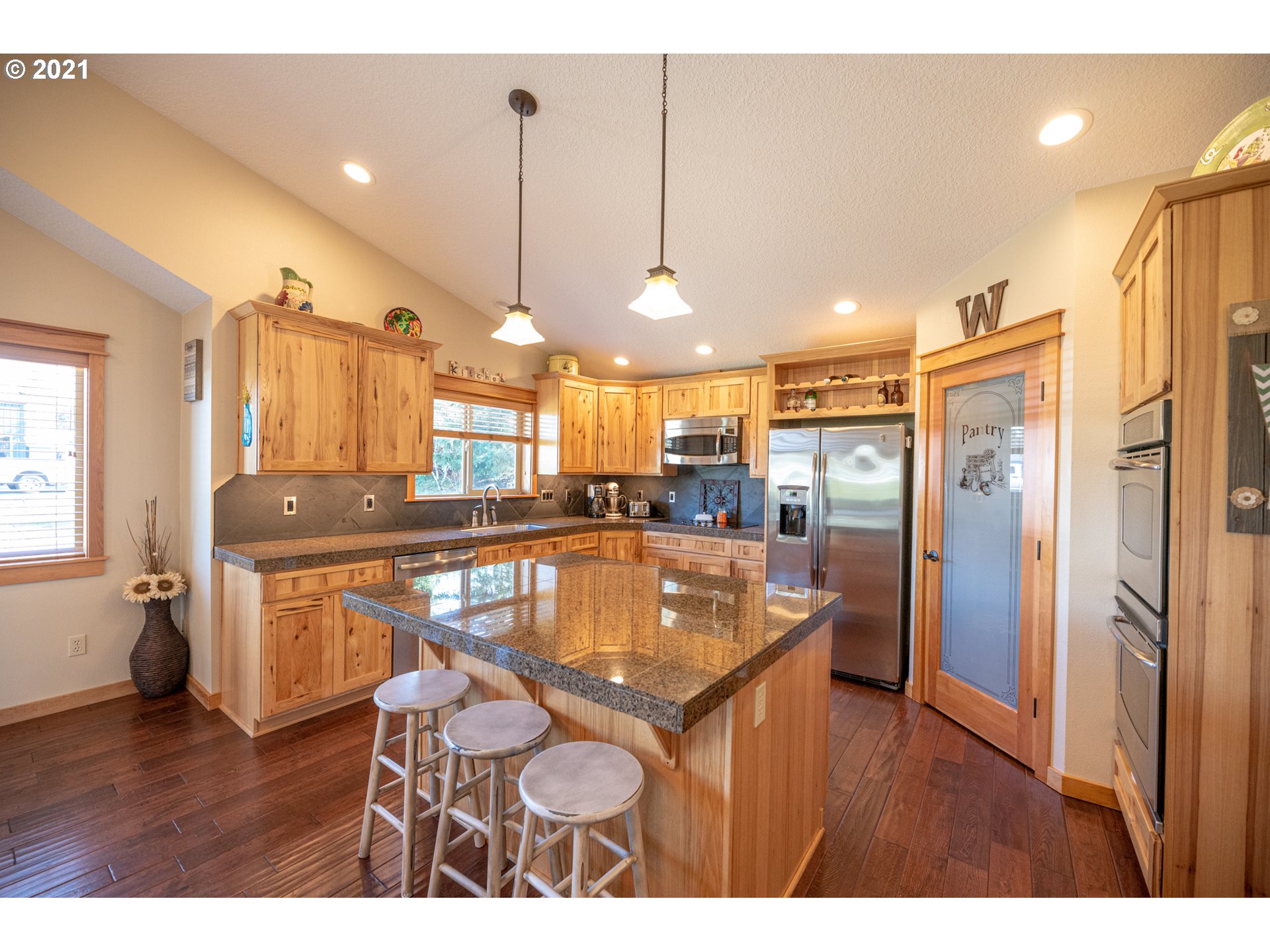 18570 South Waldow Road Oregon City, OR 97045 - Photo 7 of 32 Gallery Image 7