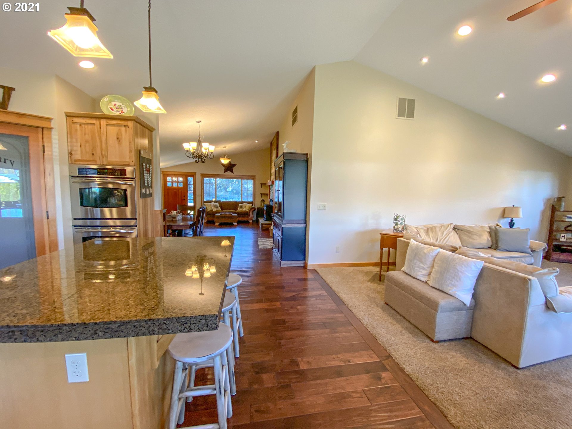 18570 South Waldow Road Oregon City, OR 97045 - Photo 8 of 32 Gallery Image 8