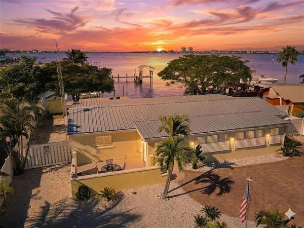 $995,000 | 218 22nd Street Northeast, Bradenton, FL 34208