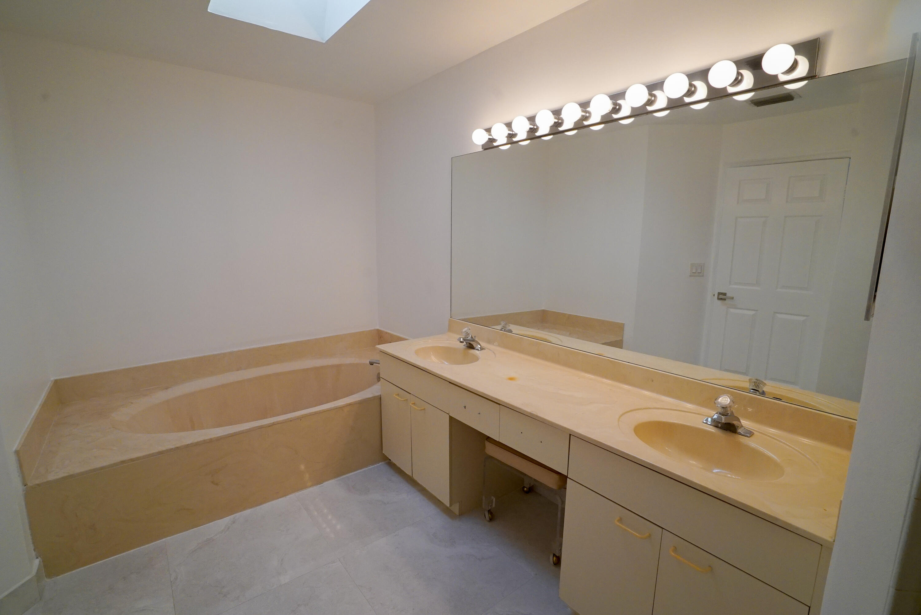 10580 Pebble Cove Lane Boca Raton, FL 33498 - Photo 11 of 27 Master Bathroom