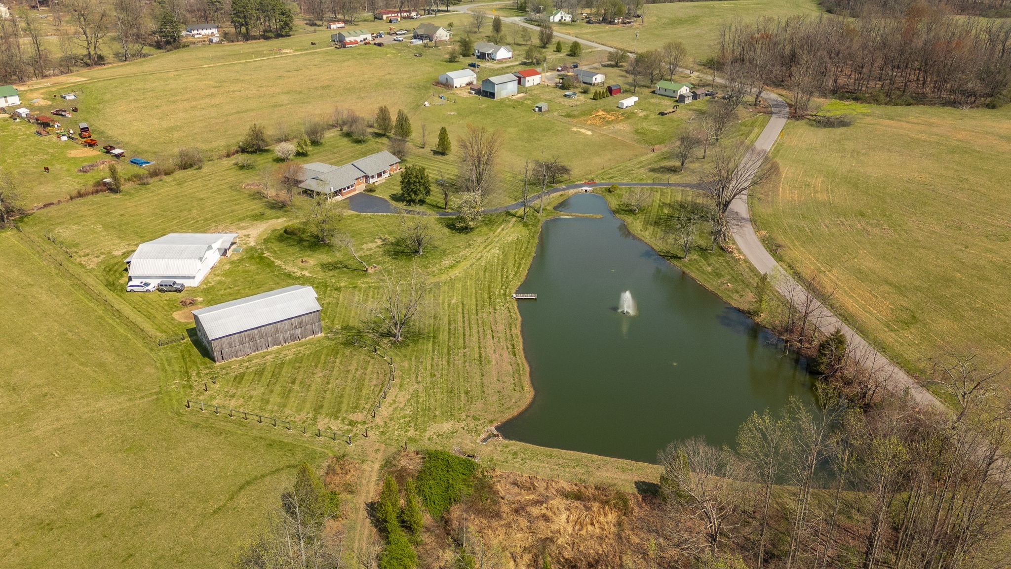 395 Whitson Road Bethpage, TN 37022 - Photo 4 of 100