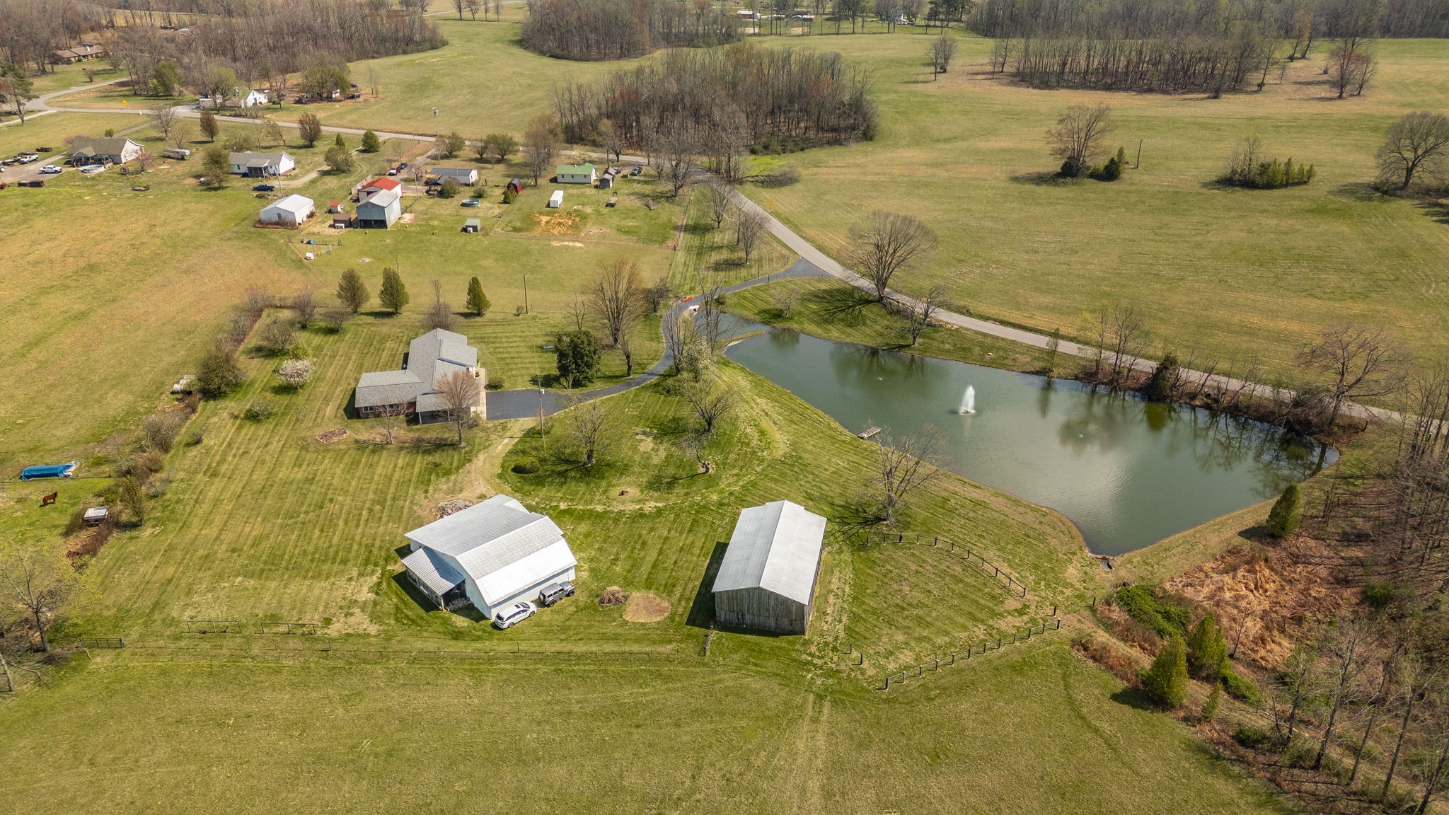 395 Whitson Road Bethpage, TN 37022 - Photo 5 of 100