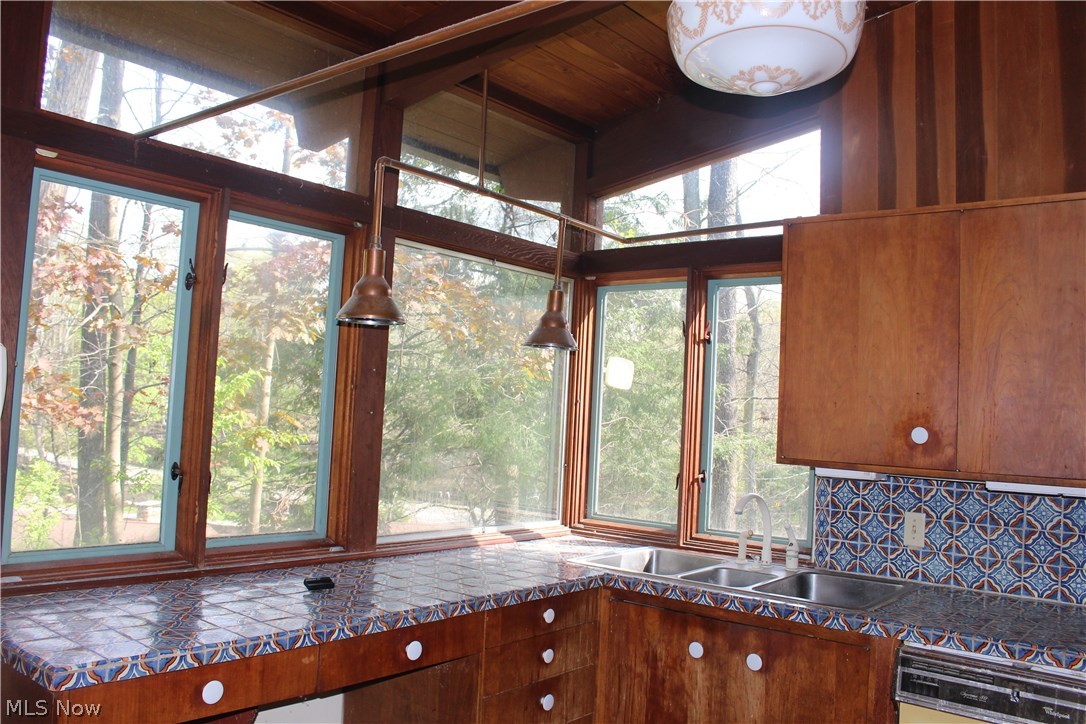 4034 Shaw Road Akron, OH 44333 - Photo 14 of 33