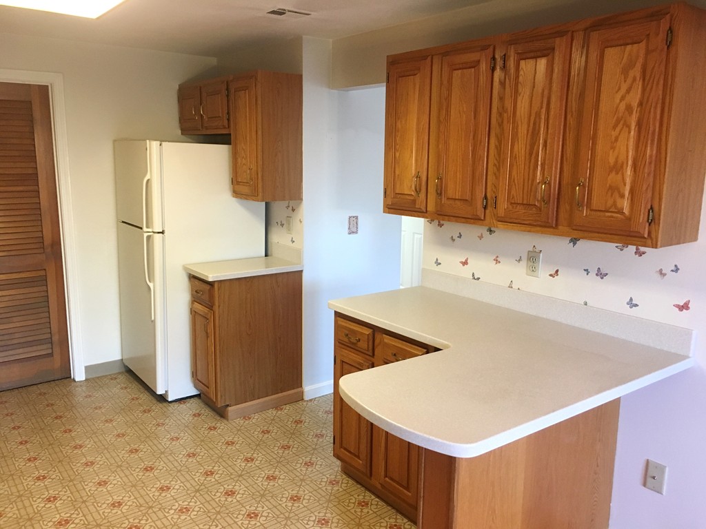 704 Ridgefield Circle, Unit A Clinton, MA 01510 - Photo 4 of 19 Gallery Image 4