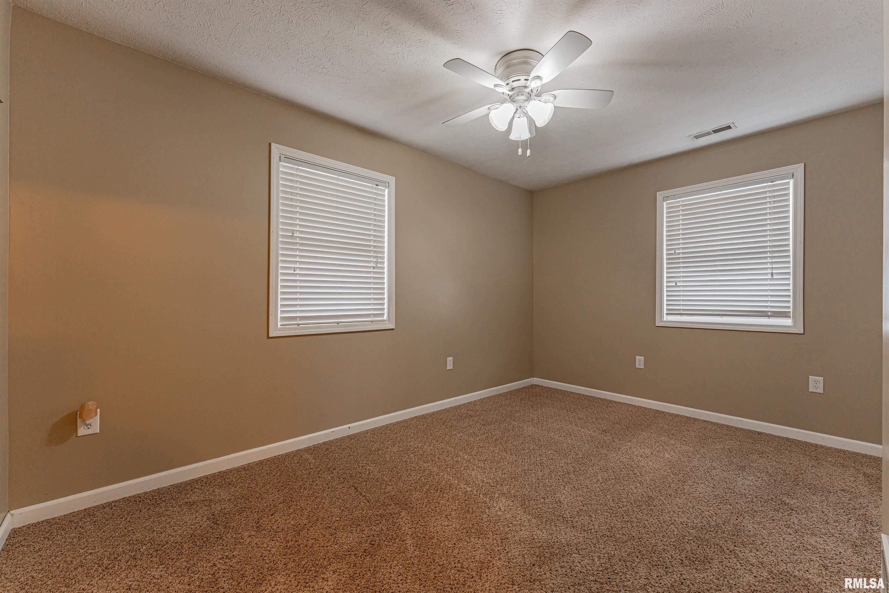 310 West Kickapoo Street Lincoln, IL 62656 - Photo 15 of 26