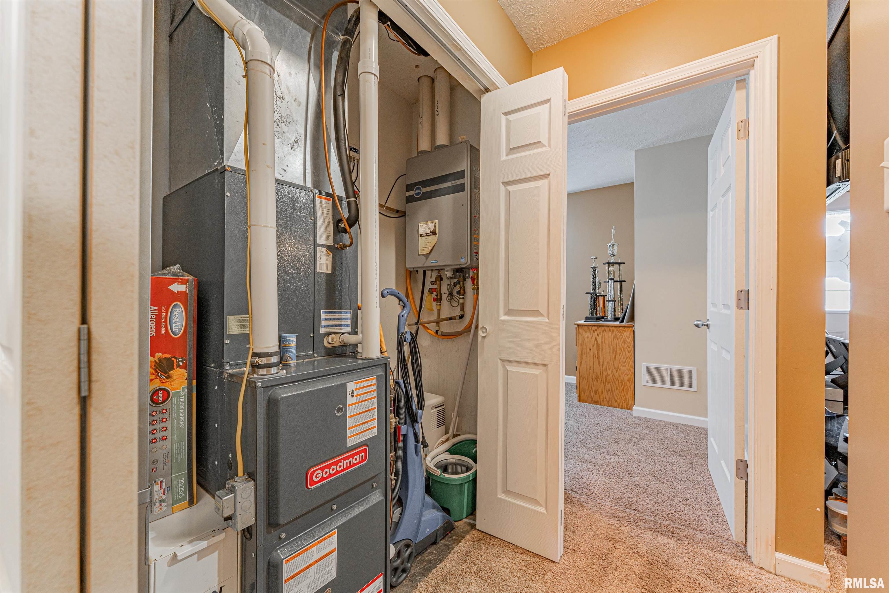 310 West Kickapoo Street Lincoln, IL 62656 - Photo 17 of 26