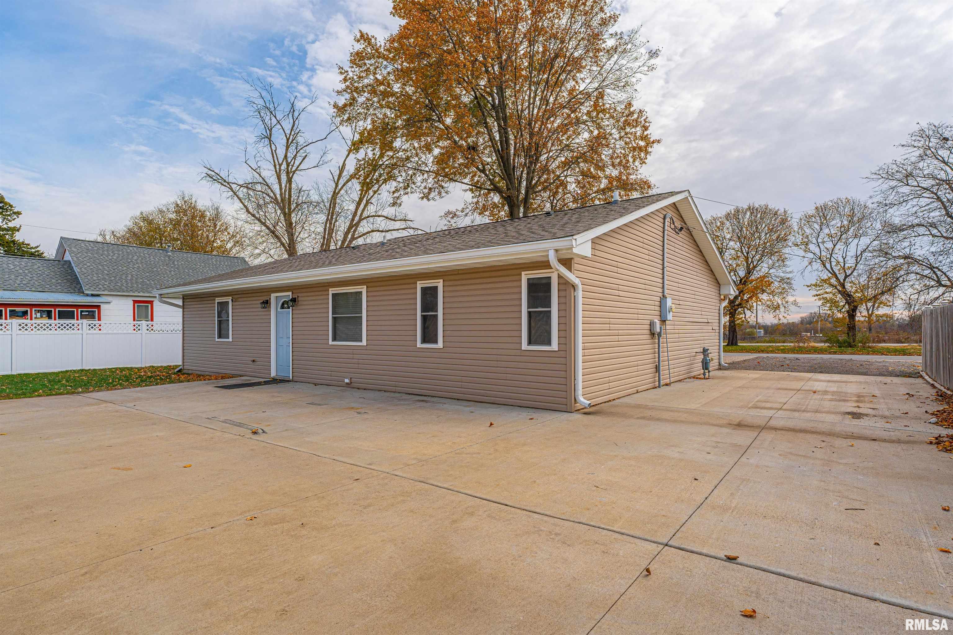 310 West Kickapoo Street Lincoln, IL 62656 - Photo 20 of 26