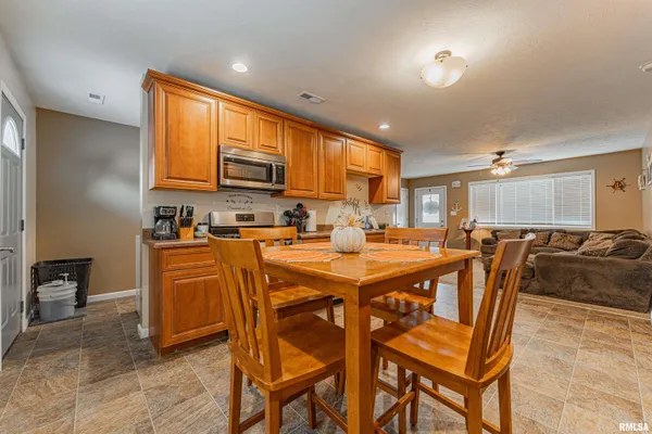 $185,000 | 310 West Kickapoo Street, Lincoln, IL 62656