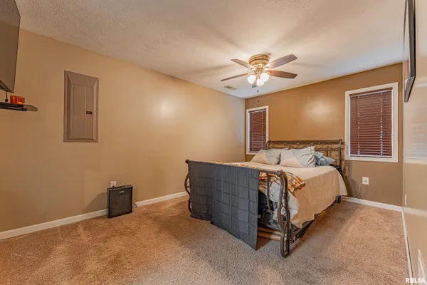 $185,000 | 310 West Kickapoo Street, Lincoln, IL 62656