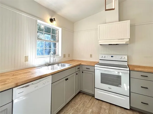 $1,850 | 26613 Northwest 3rd Avenue, Newberry, FL 32669