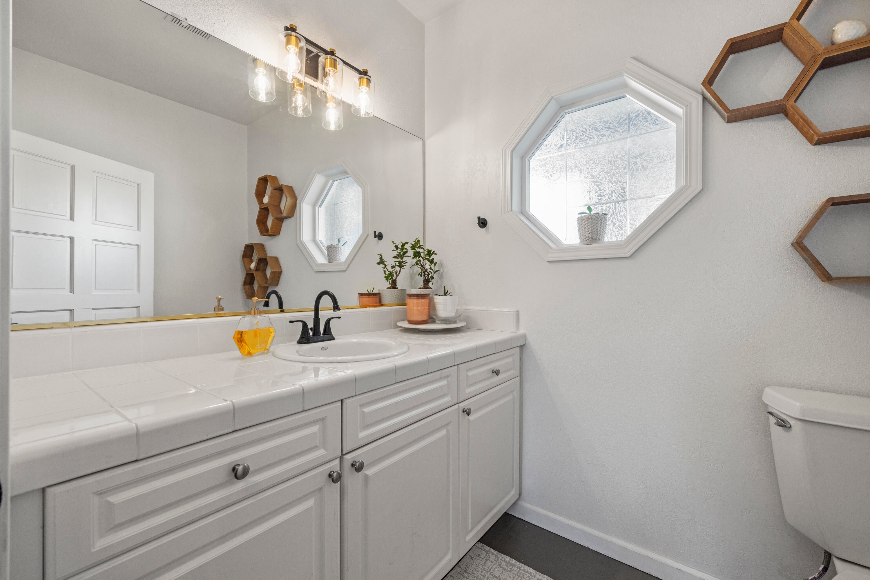 3808 Old Fort Road Klamath Falls, OR 97601 - Photo 50 of 120 1/2 bath on main level, off laundry room