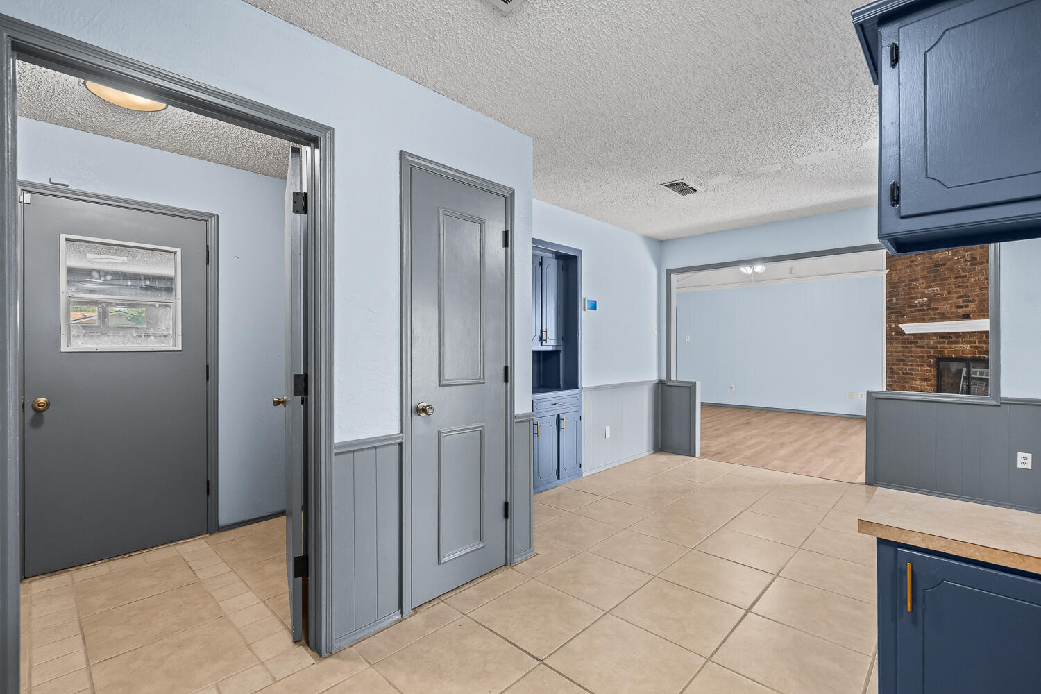 4809 72nd Street Lubbock, TX 79424 - Photo 14 of 34 a view of livingroom with furniture