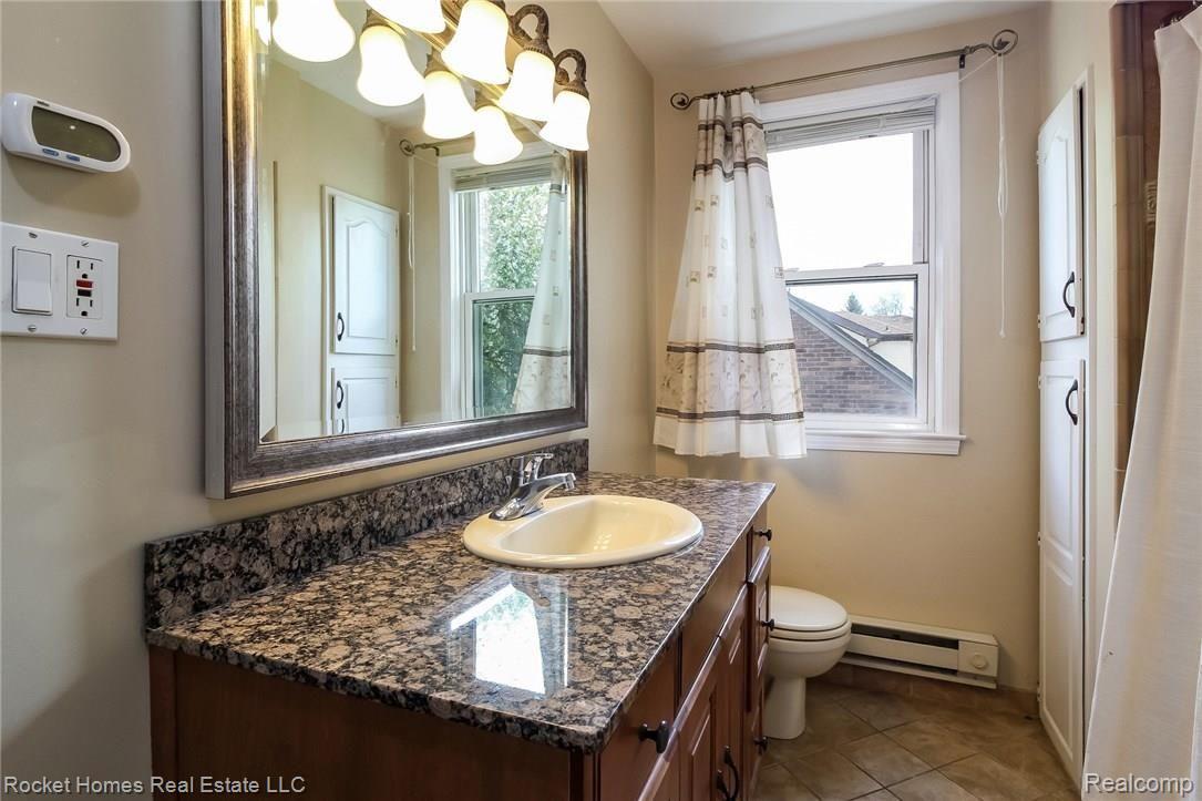 907 Fisher Road Grosse Pointe, MI 48230 - Photo 14 of 19 018-Bathroom-4098323-medium.jpg