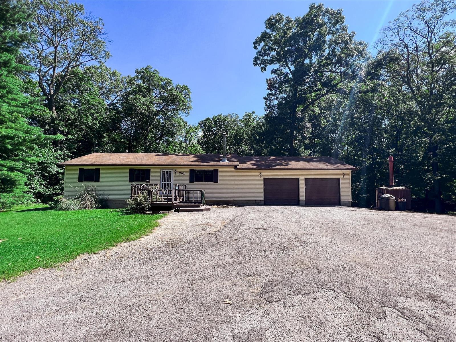 701 Deer Path Road Iuka, IL 62849 - Photo 1 of 28
