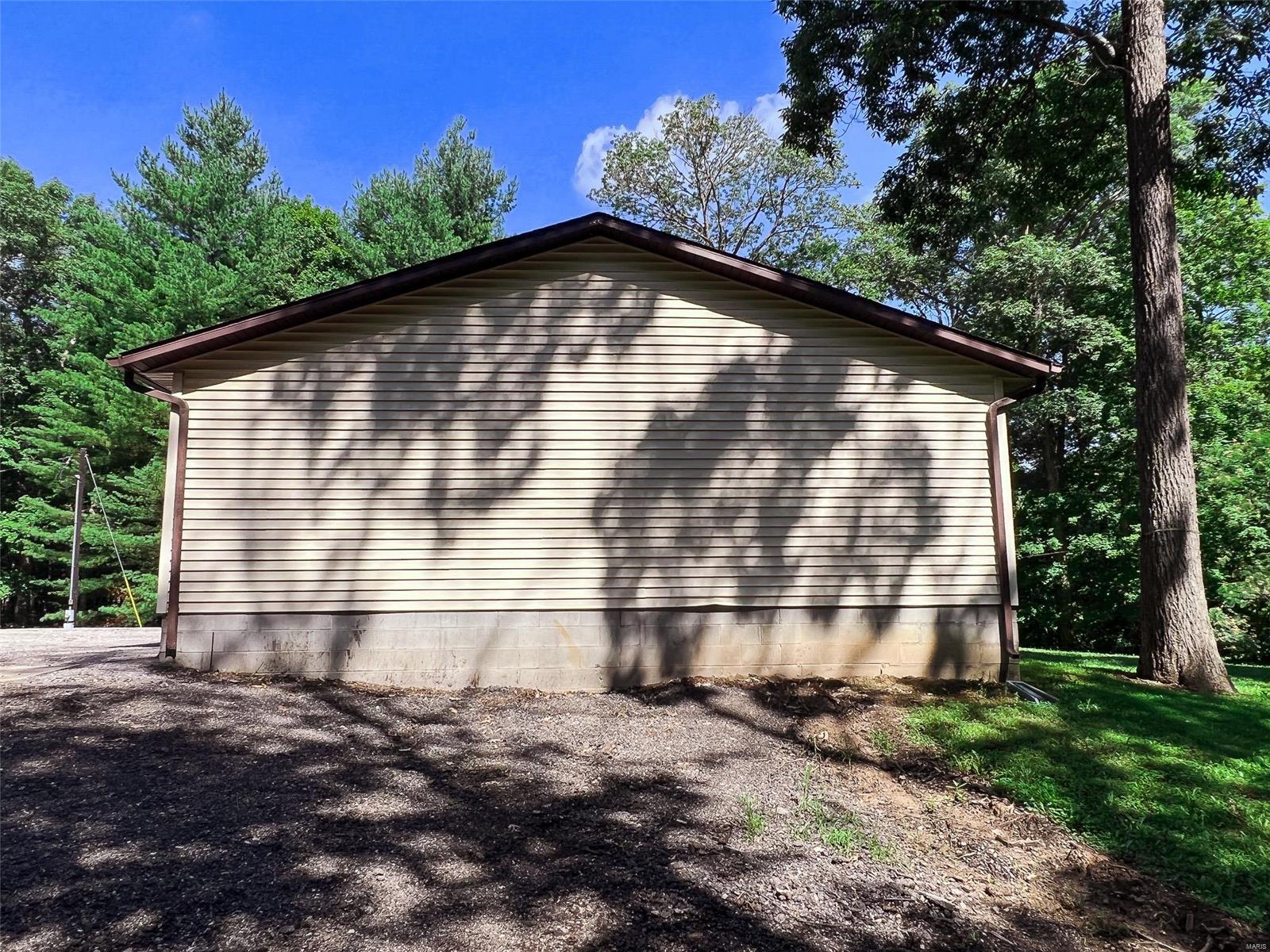 701 Deer Path Road Iuka, IL 62849 - Photo 14 of 28