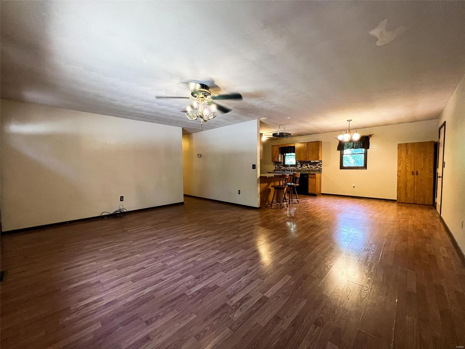 701 Deer Path Road Iuka, IL 62849 - Photo 16 of 28