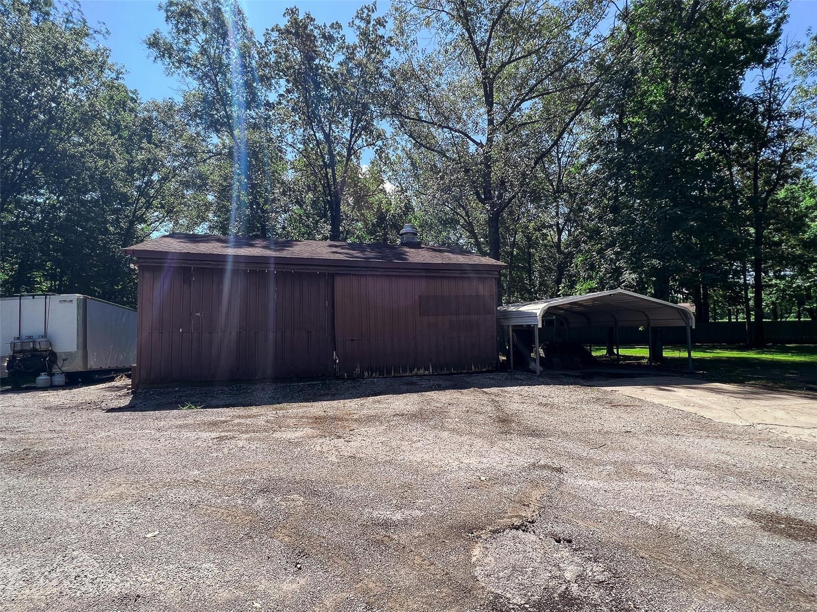 701 Deer Path Road Iuka, IL 62849 - Photo 10 of 28