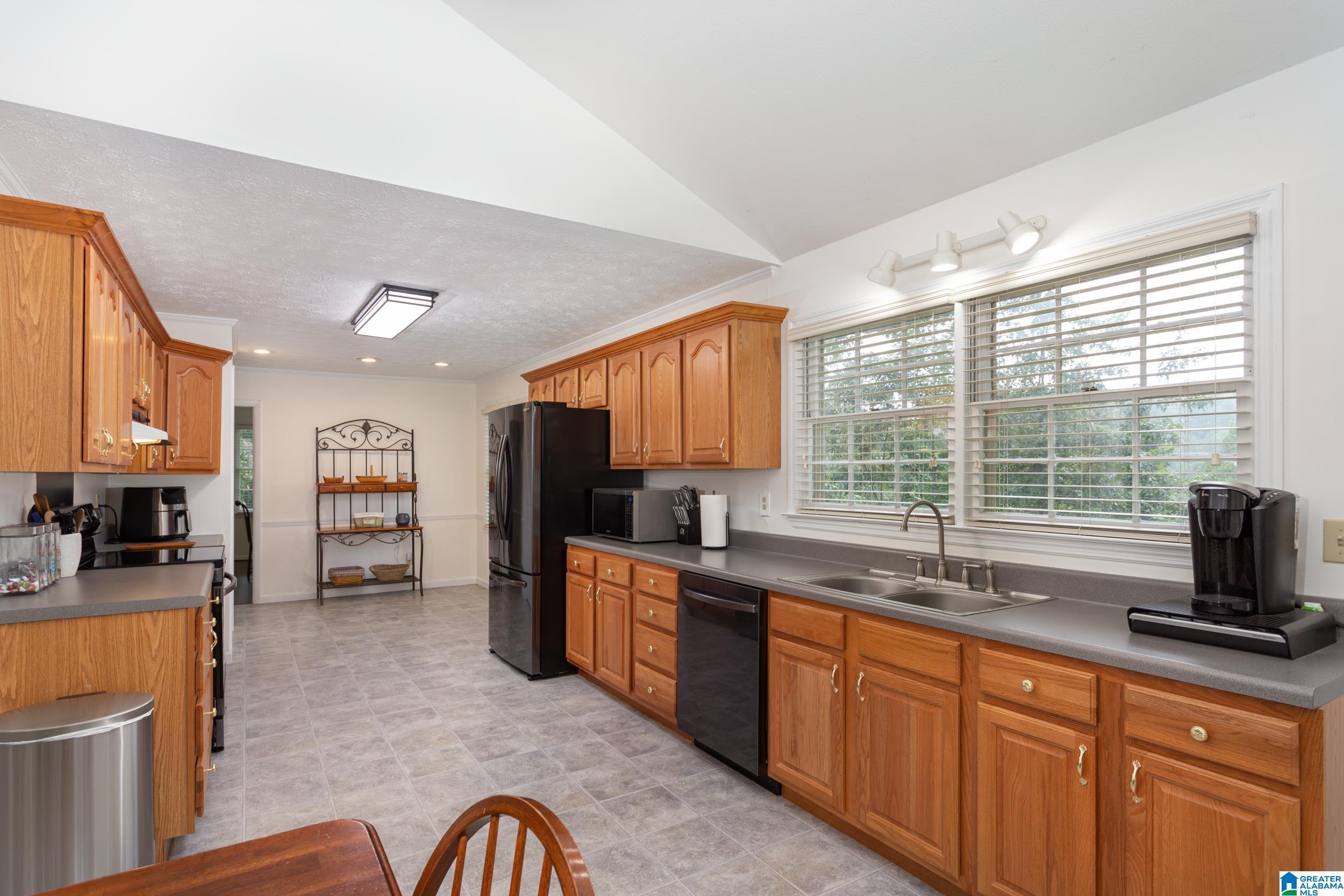 307 Shamrock Road Anniston, AL 36207 - Photo 2 of 41