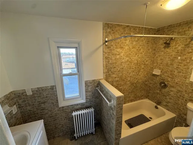 $2,200 | 120 Leo Place, Lodi, NJ 07644