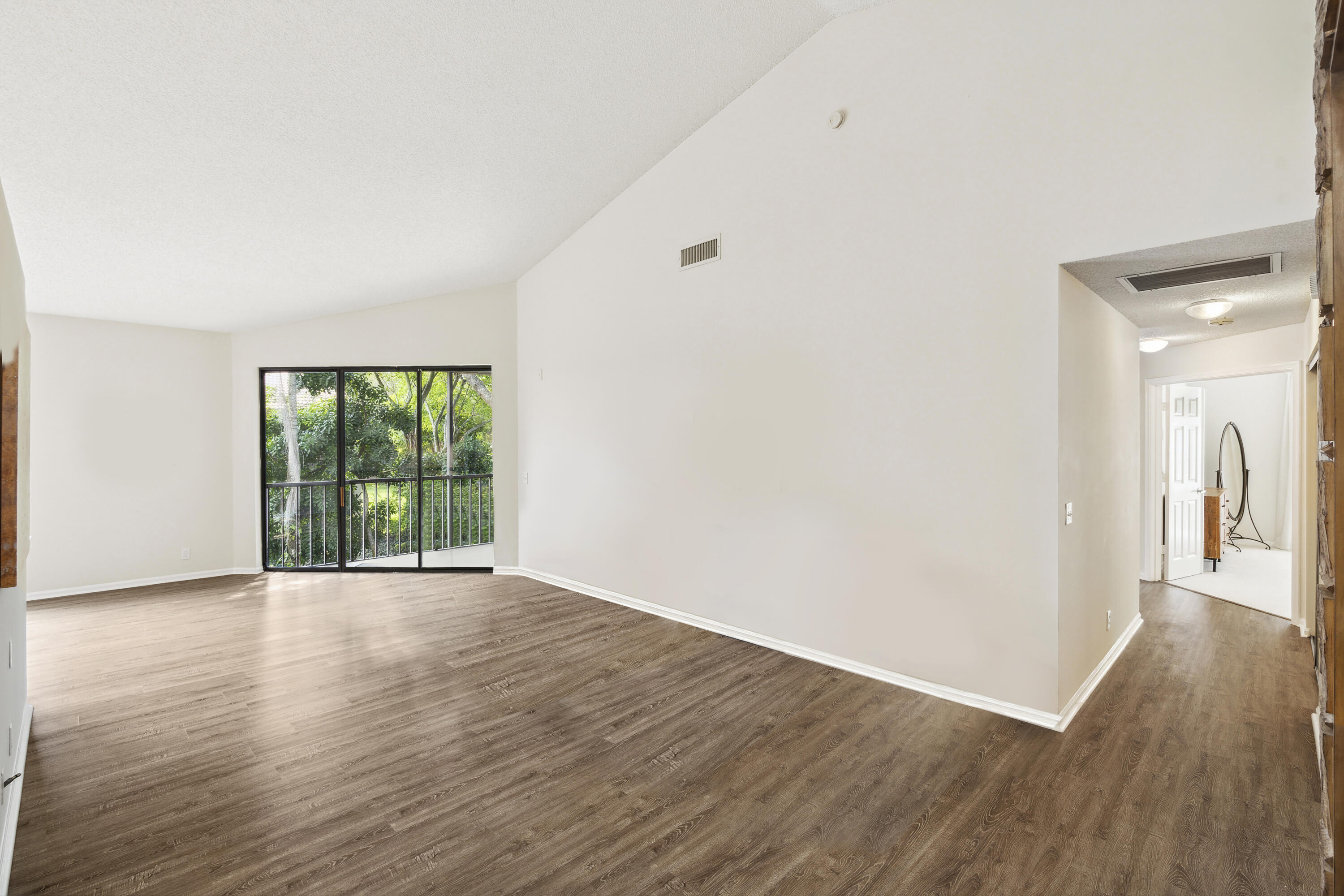 5780 Coach House Circle, Unit H Boca Raton, FL 33486 - Photo 3 of 36 D54D678E-F13A-43FF-BD3E-0B8F6D7E38B9