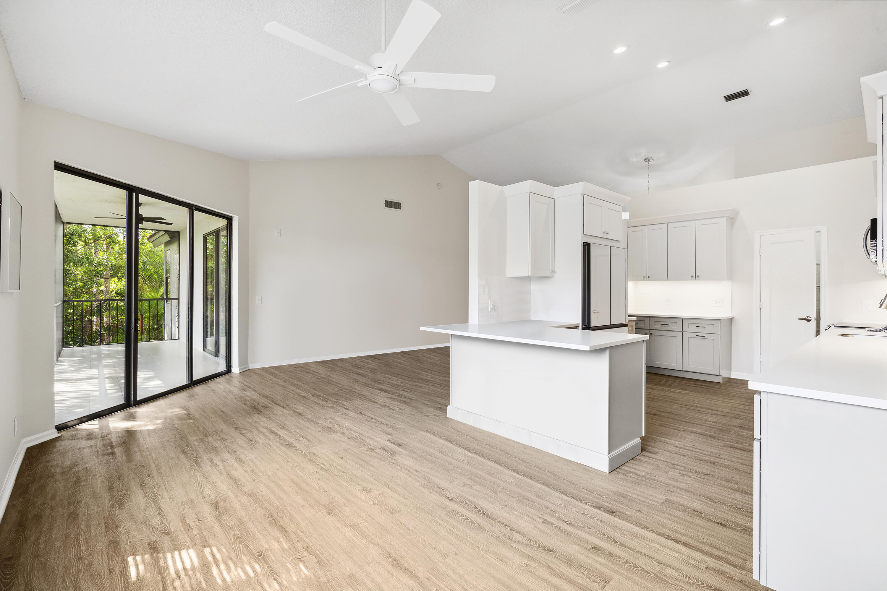 5780 Coach House Circle, Unit H Boca Raton, FL 33486 - Photo 5 of 36 0CF049FB-2CB6-4B80-BA89-6483F11DF415