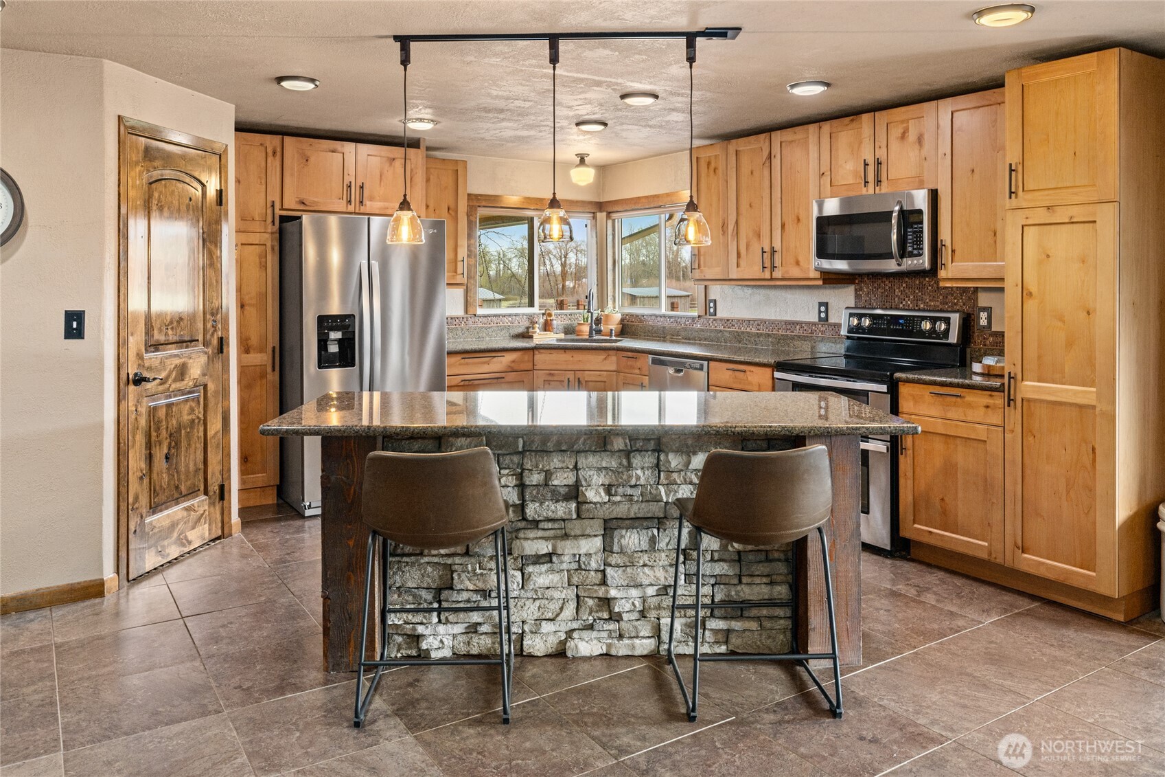 3661 East Taneum Road Thorp, WA 98946 - Photo 3 of 39 Gallery Image 3