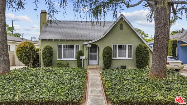 $1,095,000 | 427 South Orchard Drive, Burbank, CA 91506