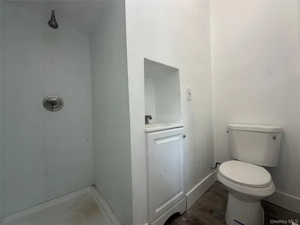 a bathroom with a toilet