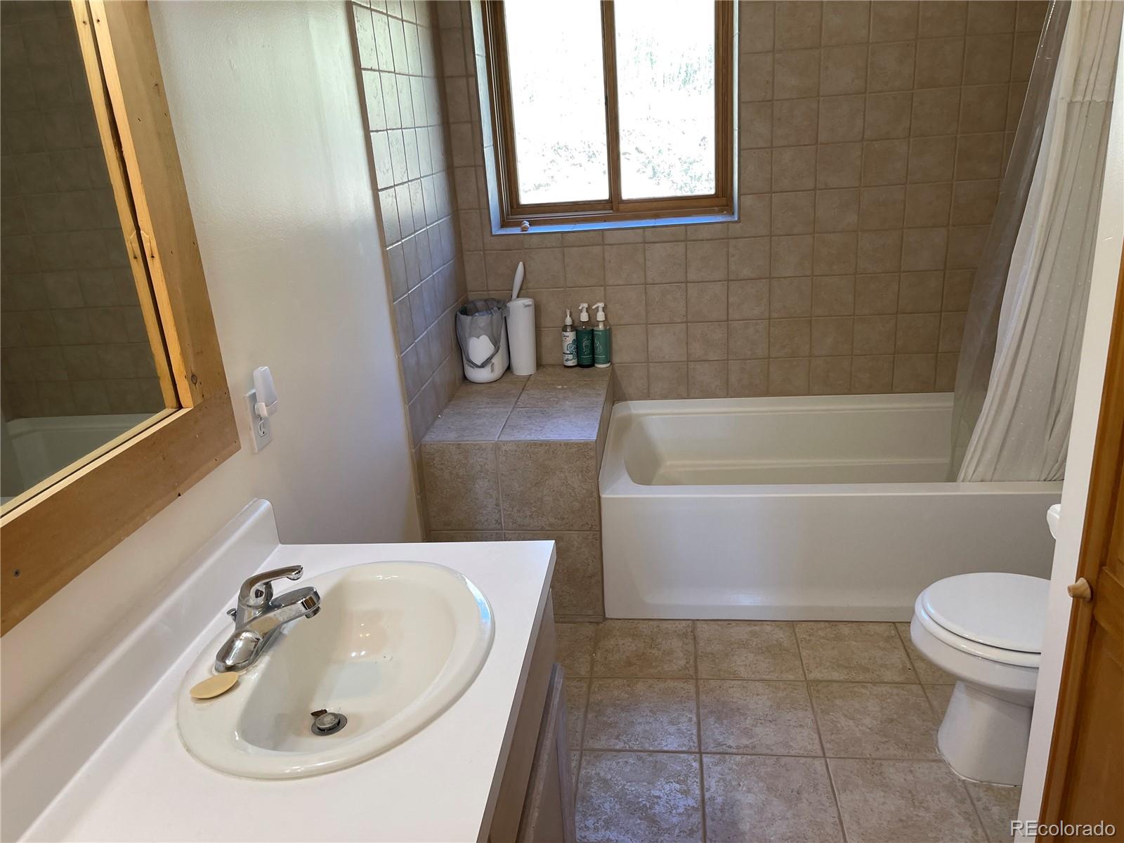 408 Lost Angel Road Boulder, CO 80302 - Photo 6 of 8 a bathroom with a sink a toilet and a bathtub