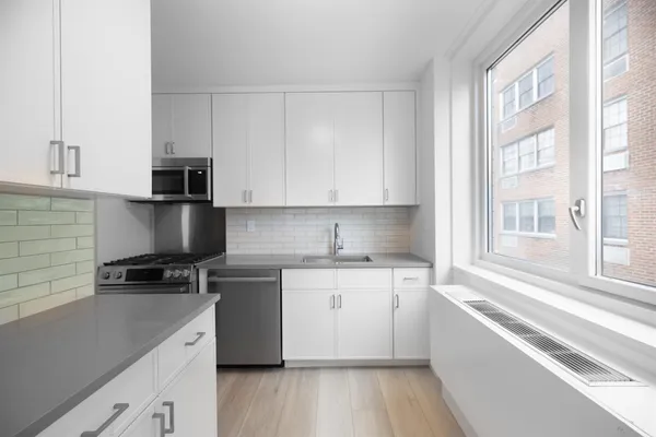$8,495 | 115 East 34th Street, Unit 1704 | Murray Hill