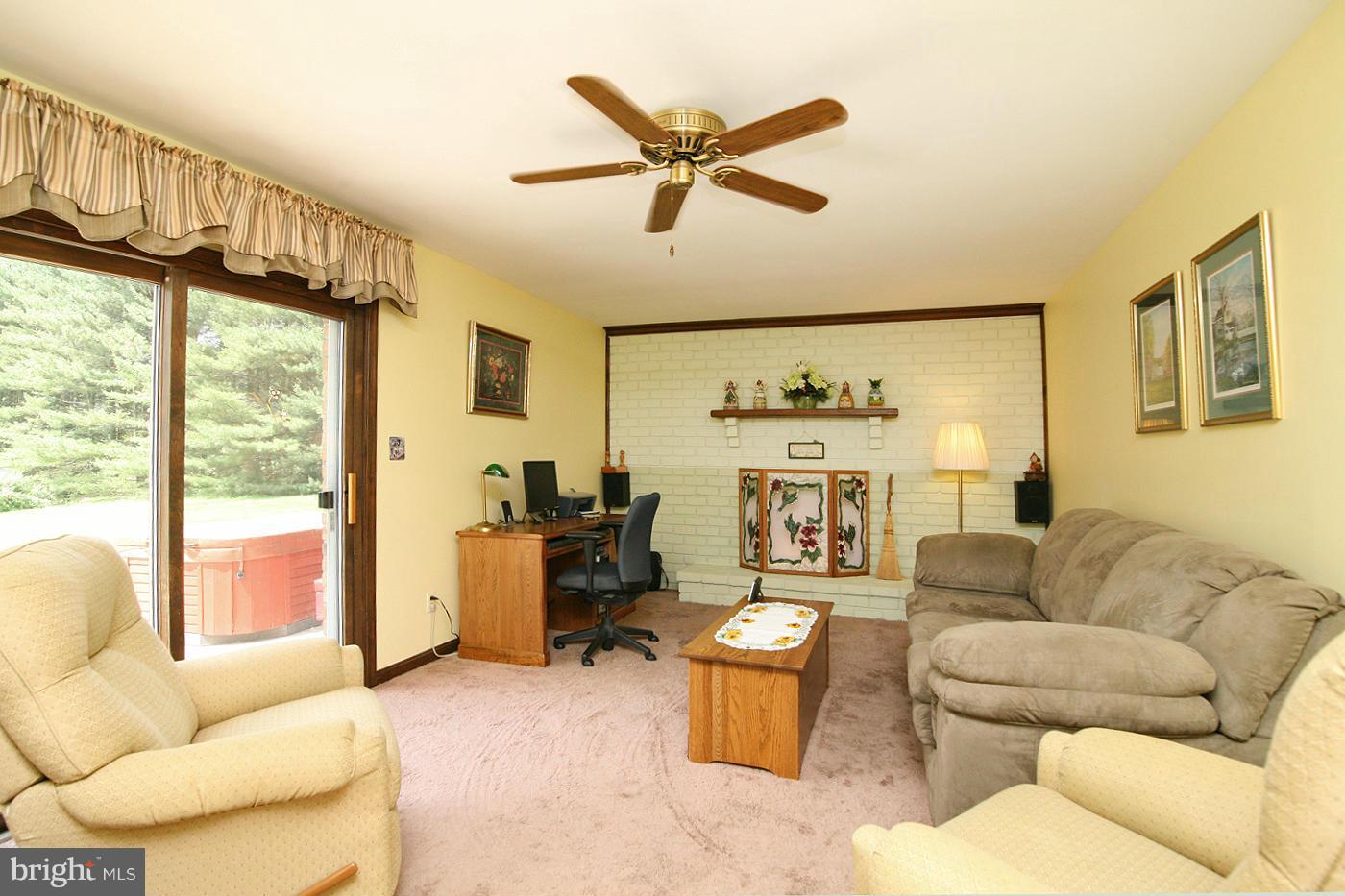 4320 Millers Station Road Manchester, MD 21102 - Photo 8 of 23 Family Room