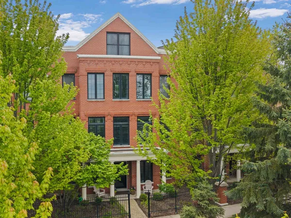 $7,500 | 2048 Valor Court, Glenview, IL 60026