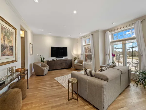 $7,500 | 2048 Valor Court, Glenview, IL 60026