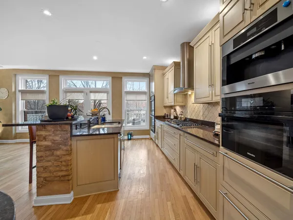 $7,500 | 2048 Valor Court, Glenview, IL 60026