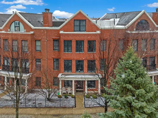 $7,500 | 2048 Valor Court, Glenview, IL 60026