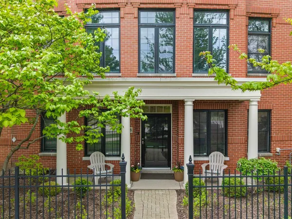 $7,500 | 2048 Valor Court, Glenview, IL 60026