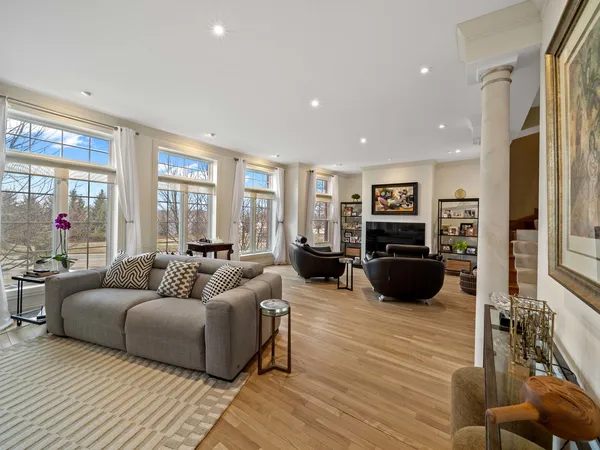 $7,500 | 2048 Valor Court, Glenview, IL 60026