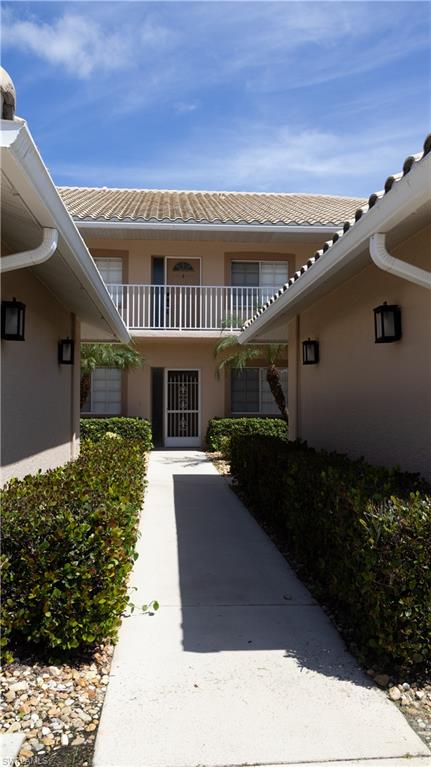 9061 Michael Circle, Unit 2 Naples, FL 34113 - Photo 6 of 48