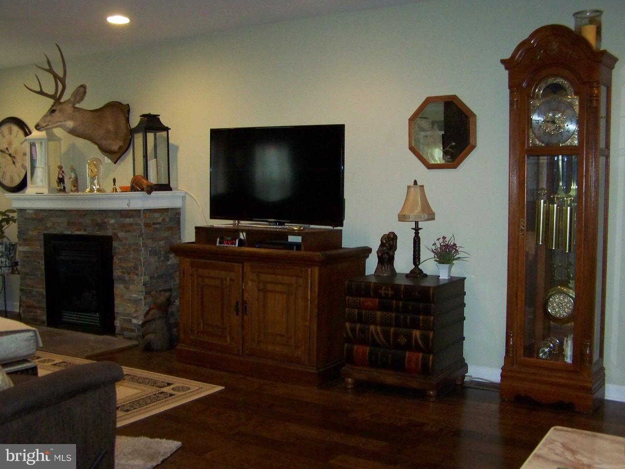 7 Hopkins Bluff Road Front Royal, VA 22630 - Photo 6 of 22 Living Room