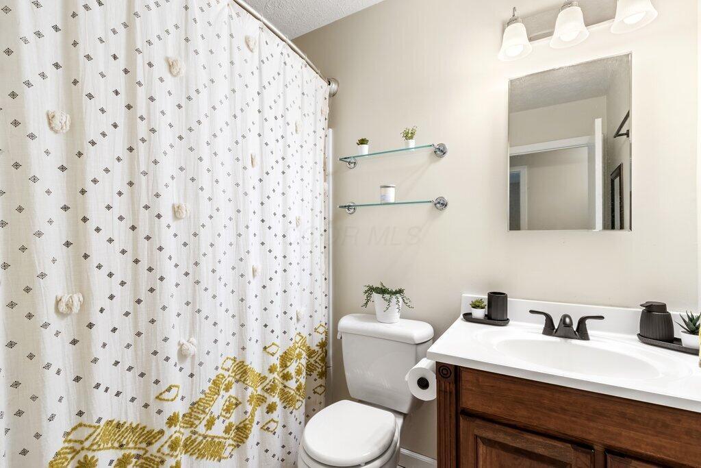 8189 Longhorn Road Powell, OH 43065 - Photo 13 of 24 UPSTAIRS FULL BATH