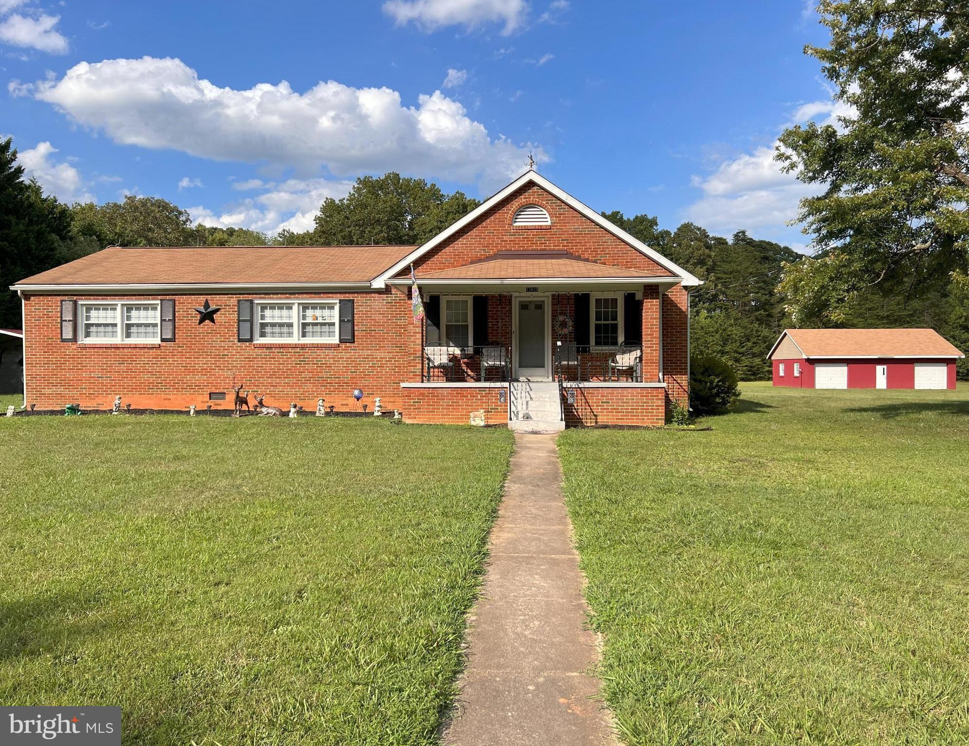13809 Post Oak Road Spotsylvania, VA 22551 - Photo 1 of 41 Front of house and concrete walkway