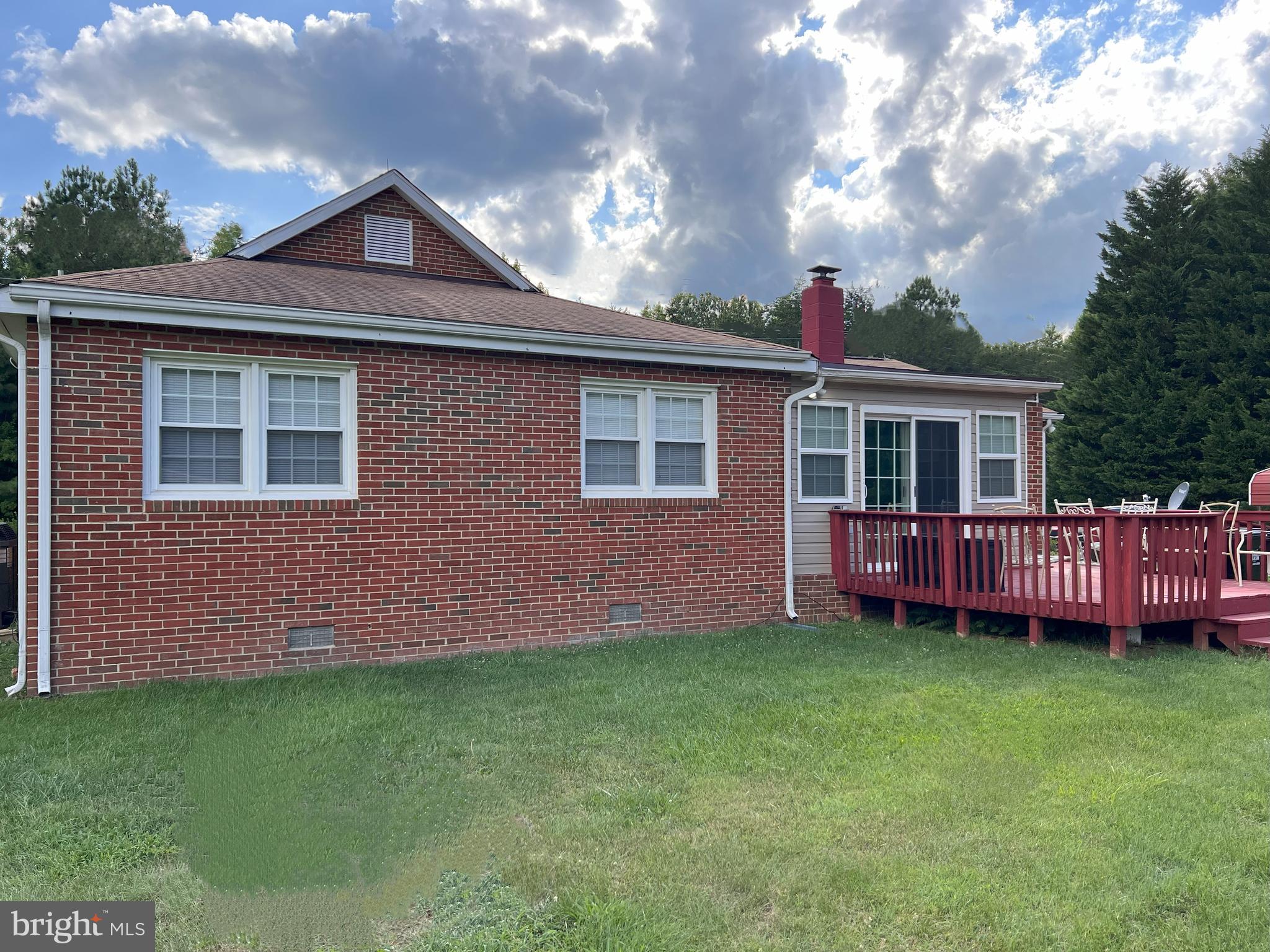13809 Post Oak Road Spotsylvania, VA 22551 - Photo 4 of 41 12 x12 deck full insulated sunroom