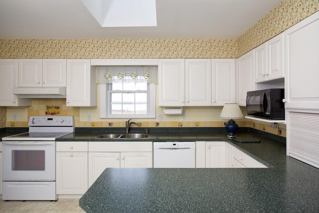 159 St George Road South Thomaston, ME 04858 - Photo 4 of 29 Kitchen