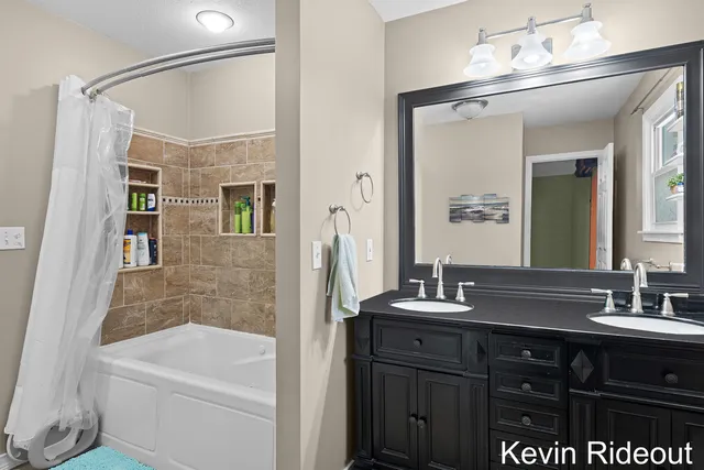 $300,000 | 8348 Joelle Drive, Cadillac, MI 49601